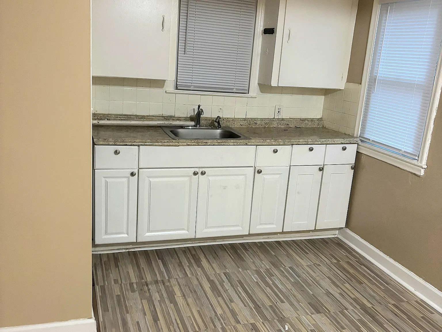 3 bed, 1001 sqft, $1,200 — Photo 4