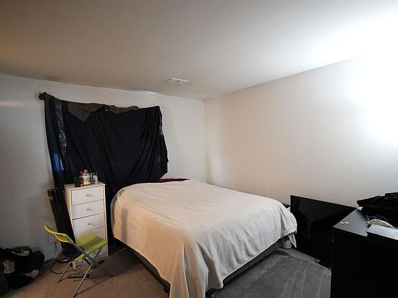 3rd image of 31920 Harper Ave
