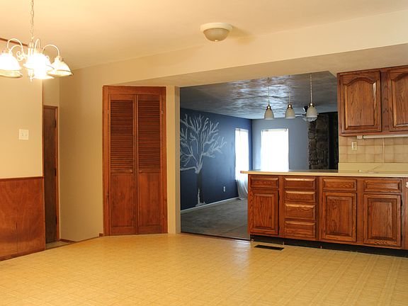 5th image of 1975 Gerard Park Ln