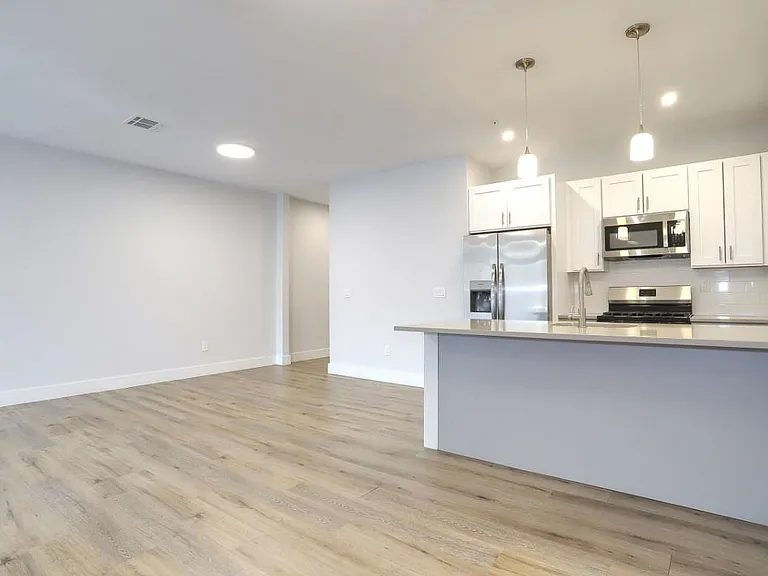 502 Broadway #301 — Photo 11