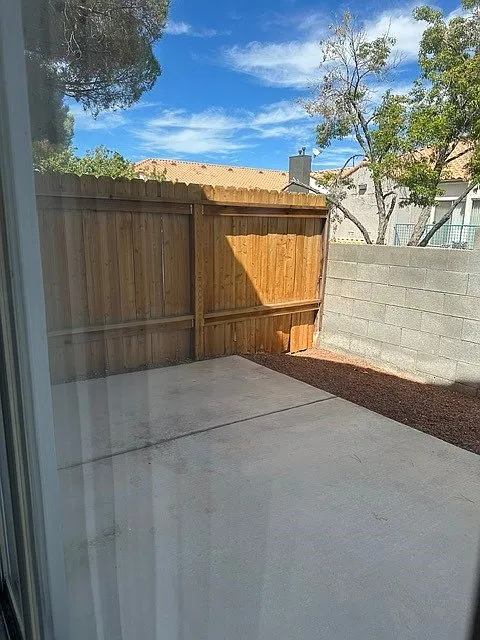 3 bed, 2.5 bath, 1200 sqft, $1,994 — Photo 3