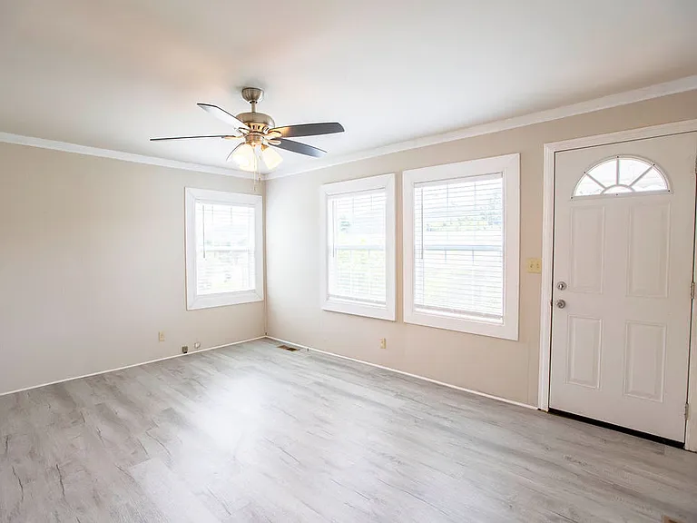 117 S Lansing Rd #117 — Photo 6