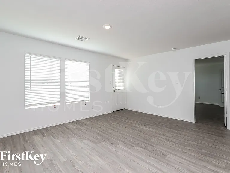 5402 Basil Chase — Photo 5