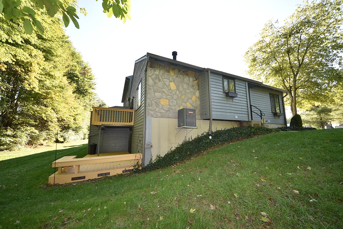 Building Photo - 1118 Chestnut Ct