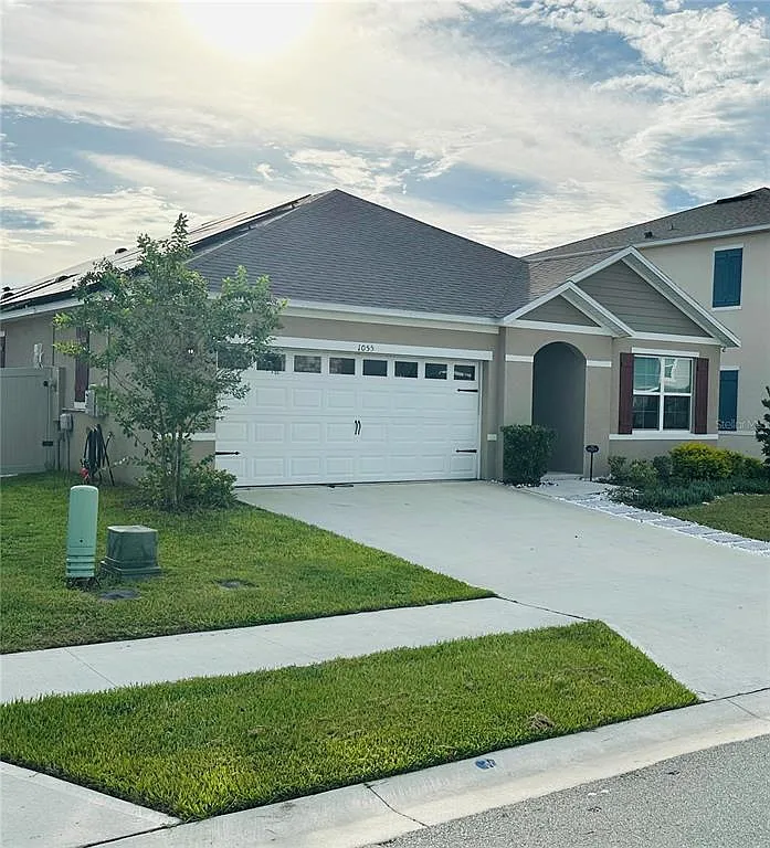 3 bed, 2.0 bath, 1669 sqft, $2,500 — Photo 2