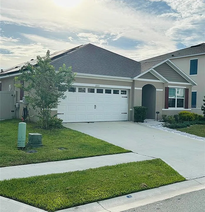1055 Griffon Ave