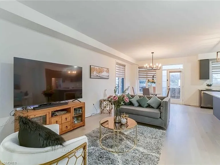 492 Bergamot Ave — Photo 40