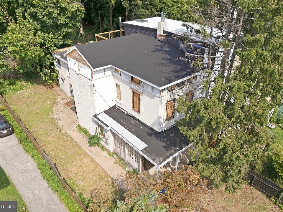 1st image of 153 W Harvey St