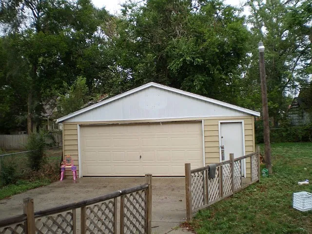 3 Bedroom 2 Bath Home with 4 Car Garage Available in Rockford — Photo 3
