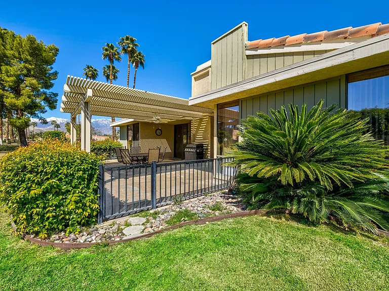 72385 Beverly Way — Photo 12