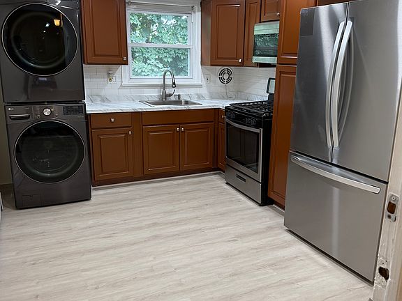 2nd image of 77 3rd Ave Floor 1