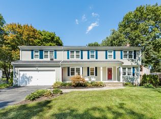 34 Meadowbrook Dr, Barrington, RI 02806