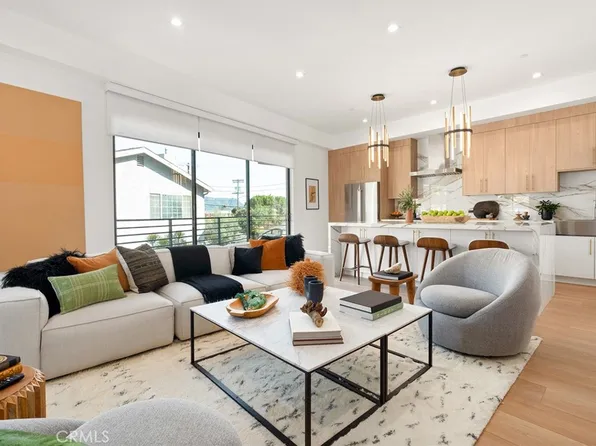 11026 Oxnard St, North Hollywood, CA