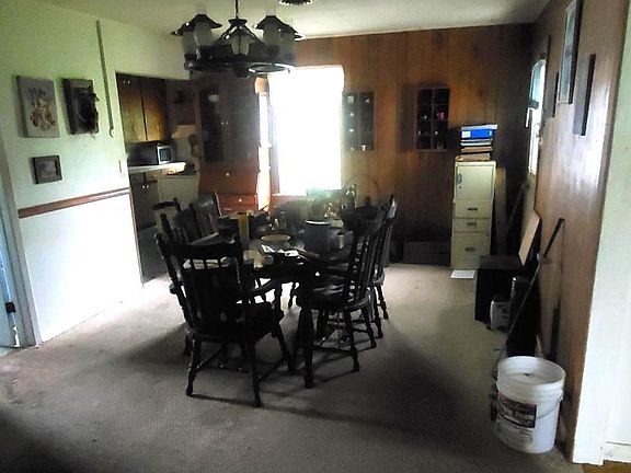 5th image of 405 Dewey St