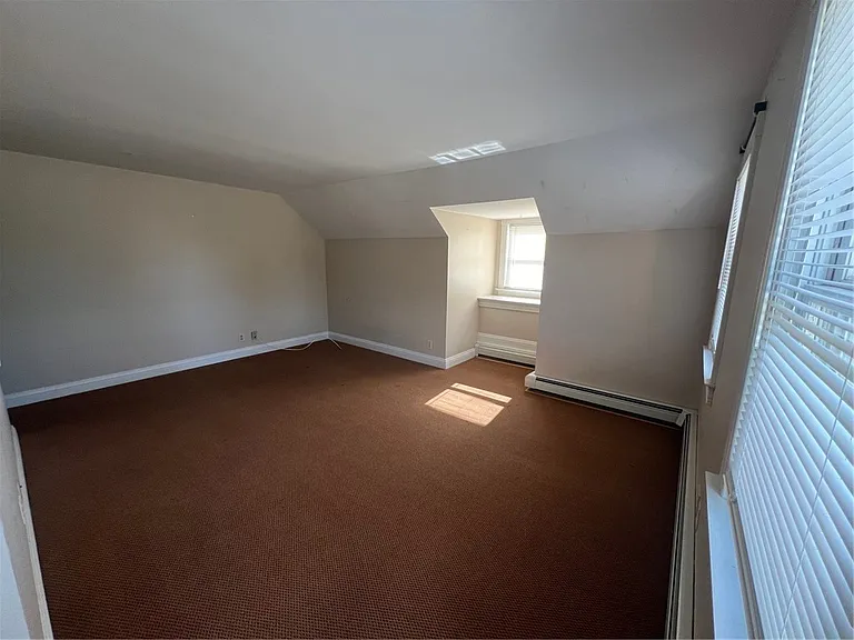 1698 Mount Hope Ave — Photo 8