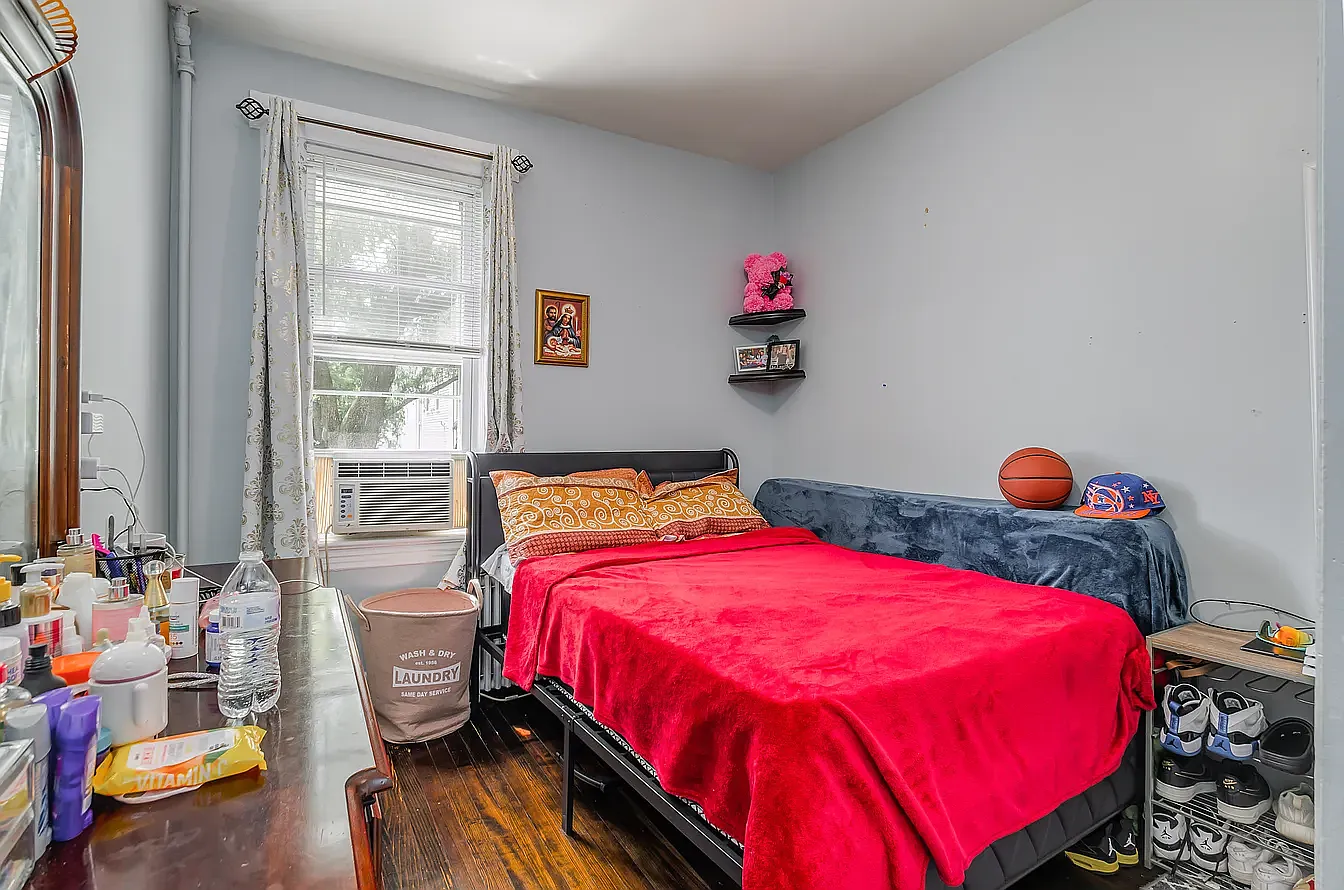22 Sears Pl — Photo 2