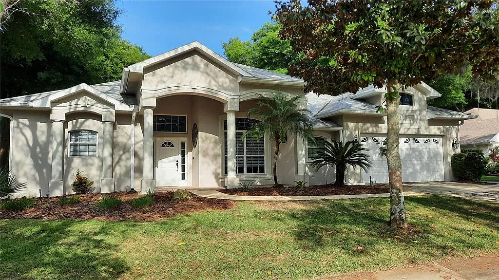 3 bed, 2.0 bath, 2059 sqft, $3,000 — Photo 2