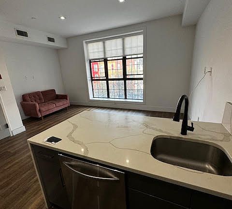 4th image of 131 Alexander Ave #3B