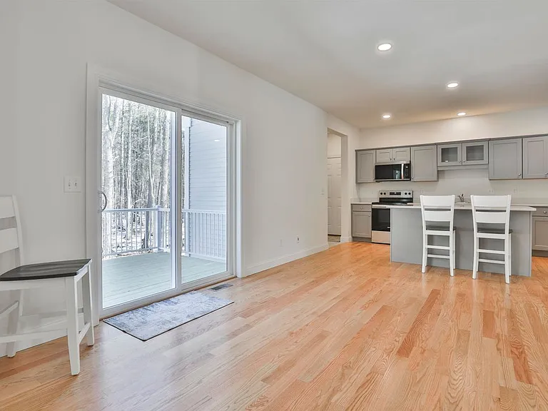 22 Reeds Ferry Way — Photo 18