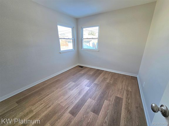 4th image of 7399 Gronow Ave