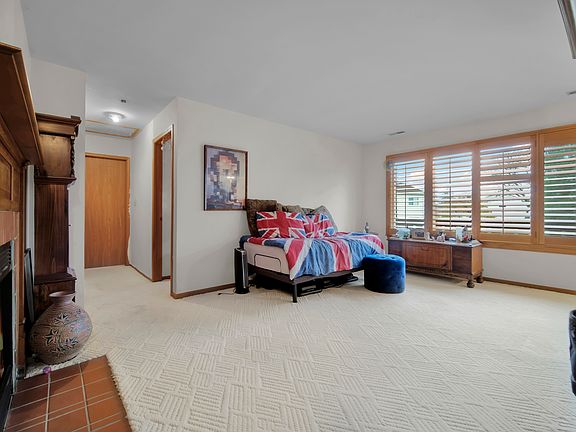 4th image of 331 Mulberry Ct #2A