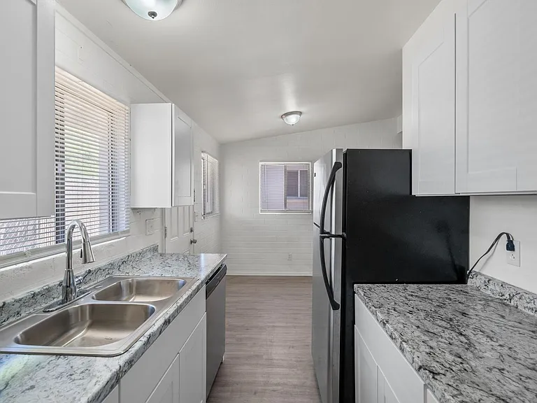 1415 E Adelaide Dr — Photo 6