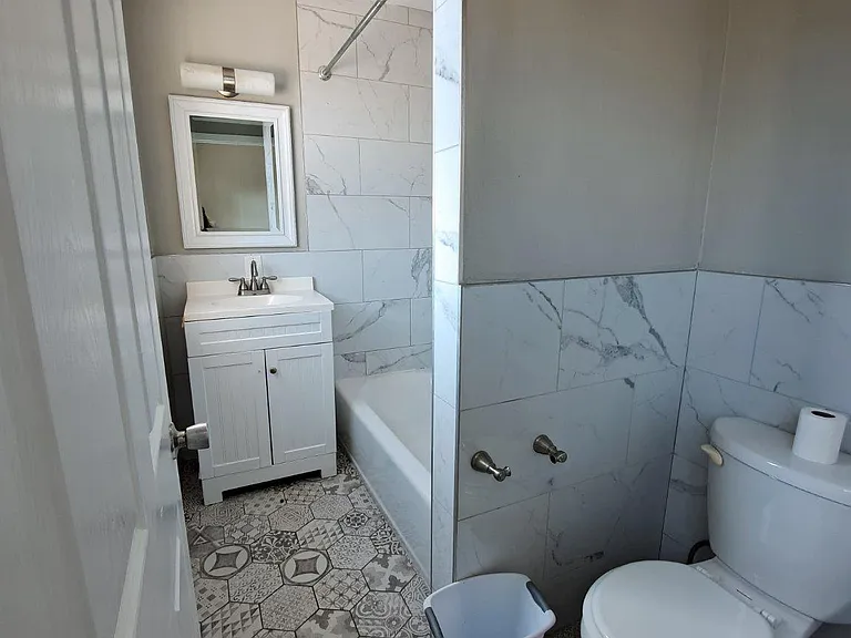 1100 Green St — Photo 21