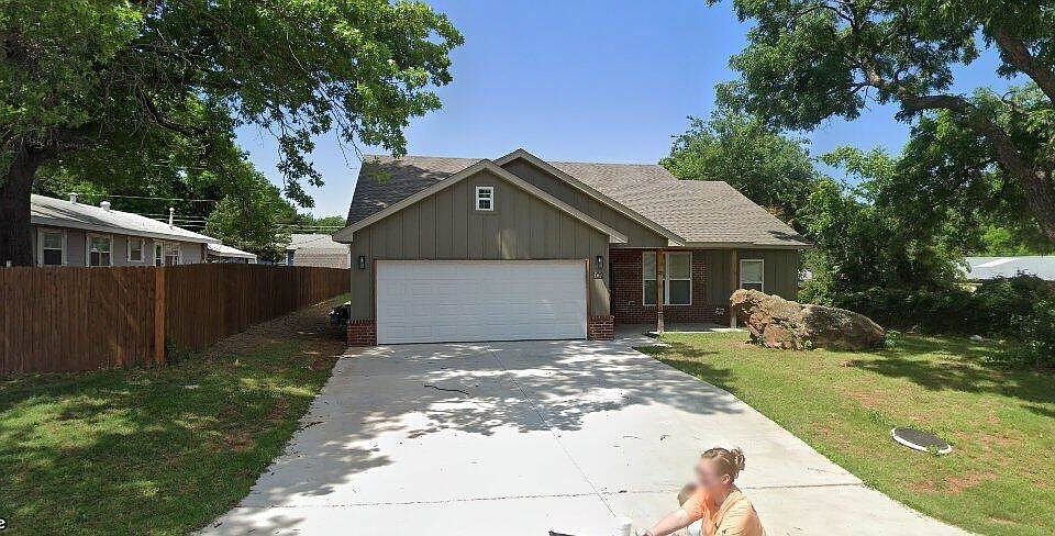 1st image of 102 E Tyler Ave