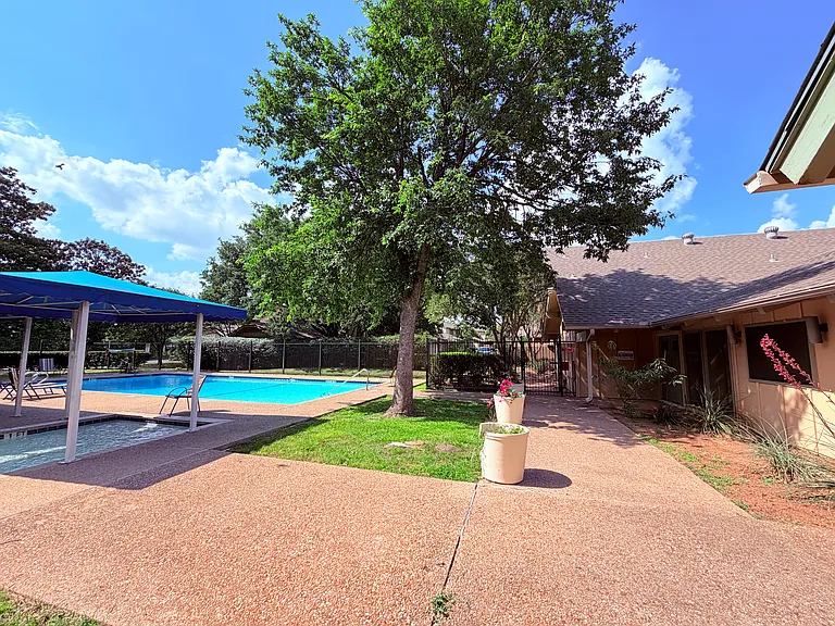 9611 Blue Creek Ln — Photo 35