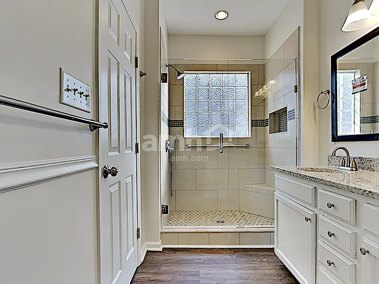8008 Willowglen Dr — Photo 14