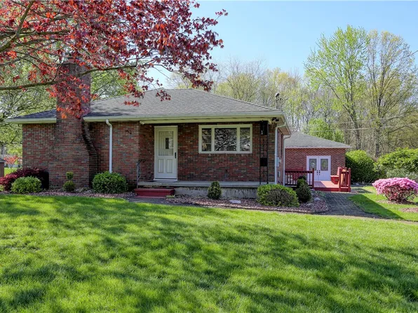 5 Lilac Rd, New Castle, PA 16105