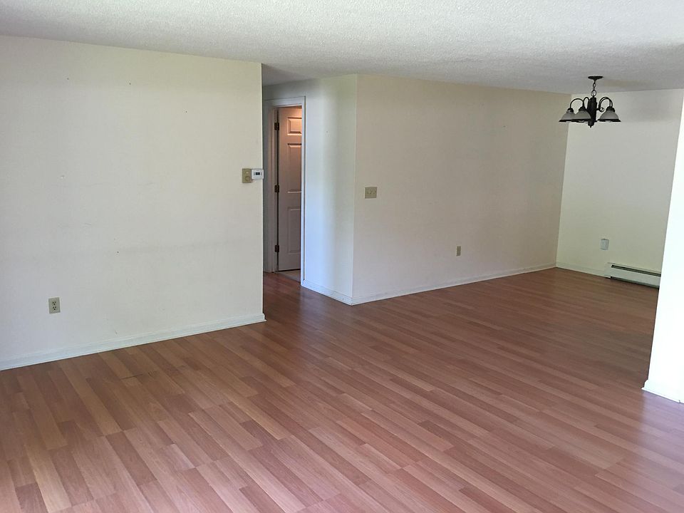 2nd image of 13 Academy Pl APT 27