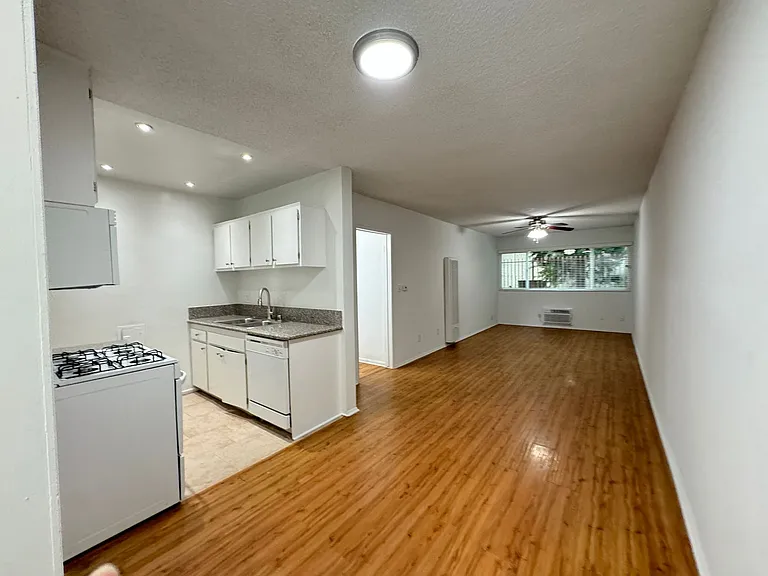 14220 Burbank Blvd — Photo 10