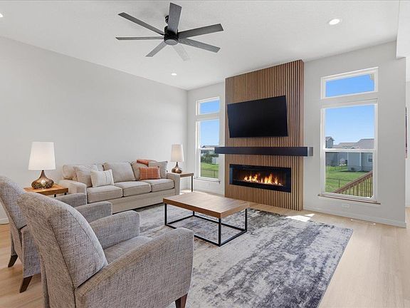 4th image of 121 Goldcrest Ct