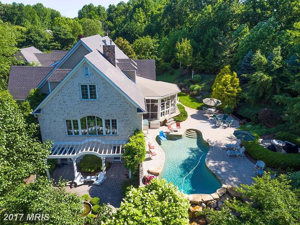 CUSTOM BUILT ESTATE HOME ON 2.31 ACRES