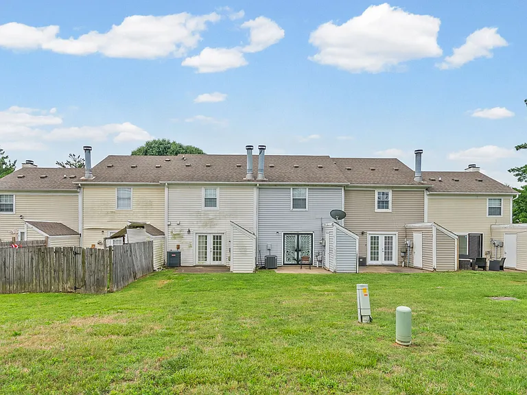 105 Greenland Ct — Photo 30