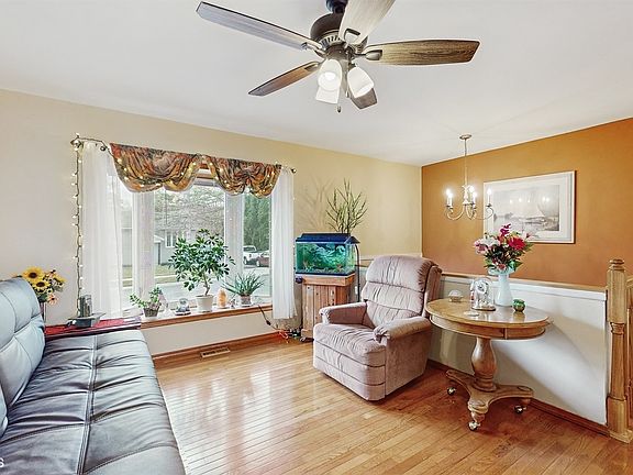 3rd image of 624 Westwind Dr