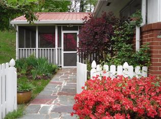 100 Pine Manor Rd, Charleston, WV 25311