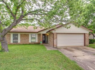 209 Kalmia Dr, Arlington, TX 76018
