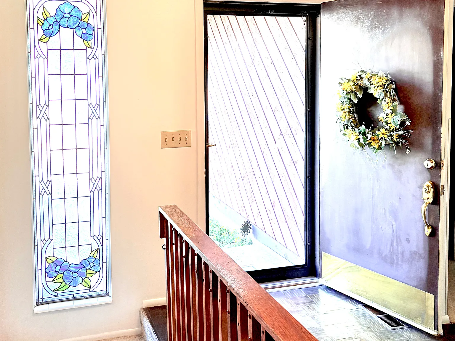 5 bed, 2425 sqft, $3,200 — Photo 3