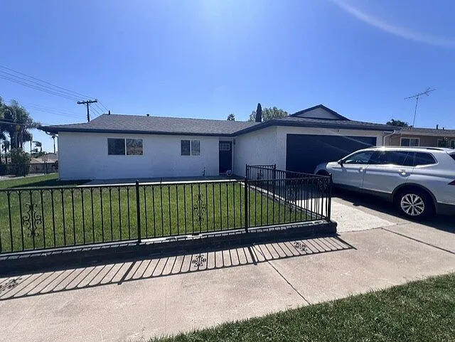 4 bed, 2.0 bath, 1260 sqft, $4,500 — Photo 2