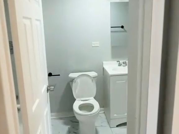 4th image of 1060 W Polk St APT 3F