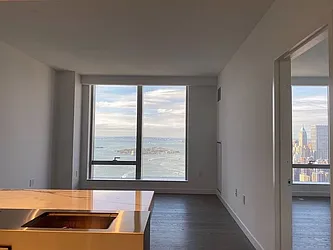 Rented by Gulia Wang, LREB