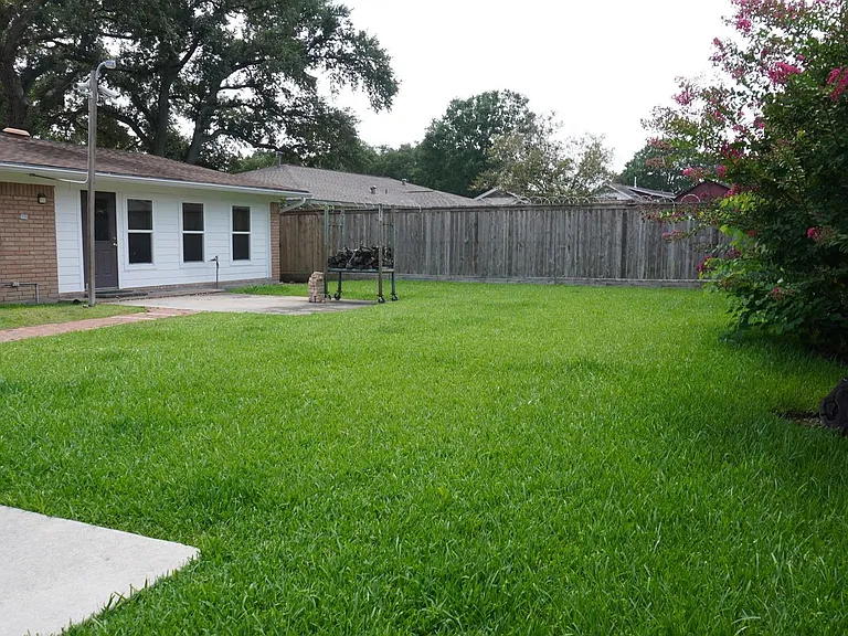 902 Hidden Valley Dr — Photo 35