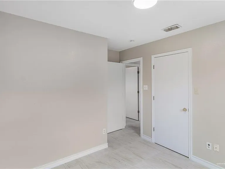3812 Camellia Ave — Photo 13