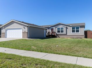 3730 Greensboro Dr, Bismarck, ND 58503