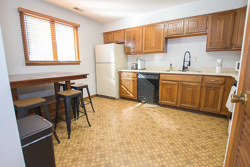 2 bed, 920 sqft, $1,300 — Photo 3