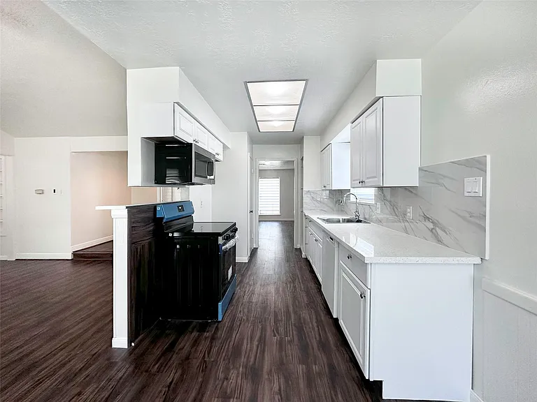 9270 Theysen Dr — Photo 11