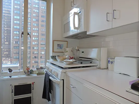 Rented by essential NEW YORK Real Estate | media 4