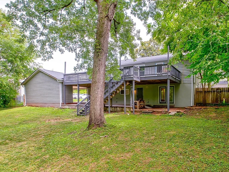 1301 Glenoaks Dr — Photo 29